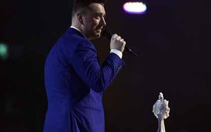 Sam Smith thống trị cả BXH đĩa đơn và album tại Anh